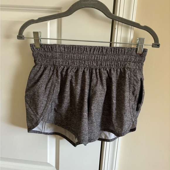 Lululemon women short 4” - Picture 2 of 2